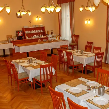 Hotel Pannon Hotel Maganparkoloval, With Private Parking Lot, Bejelentkezes 20 Oraig,Check-In Until 20 O'Clock