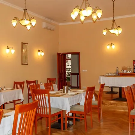 Pannon Hotel Maganparkoloval, With Private Parking Lot, Bejelentkezes 20 Oraig,Check-In Until 20 O'Clock Hotel 3*