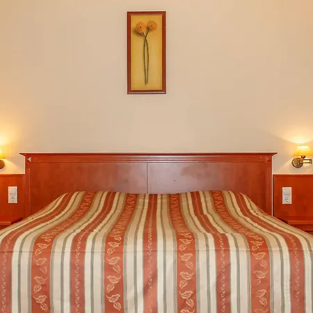 Hotel Pannon Hotel Maganparkoloval, With Private Parking Lot, Bejelentkezes 20 Oraig,Check-In Until 20 O'Clock Mohacs