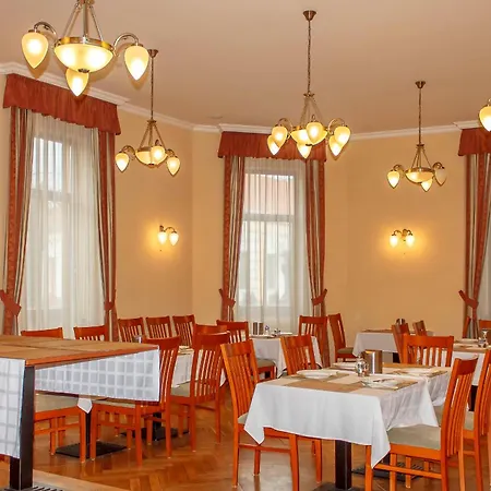 Hotel Pannon Hotel Maganparkoloval, With Private Parking Lot, Bejelentkezes 20 Oraig,Check-In Until 20 O'Clock Mohacs