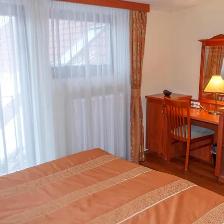 Pannon Hotel Maganparkoloval, With Private Parking Lot, Bejelentkezes 20 Oraig,Check-In Until 20 O'Clock Mohacs