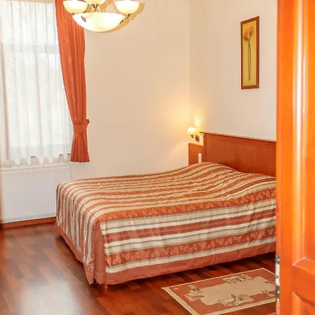 Pannon Hotel Maganparkoloval, With Private Parking Lot, Bejelentkezes 20 Oraig,Check-In Until 20 O'Clock Hotel 3*