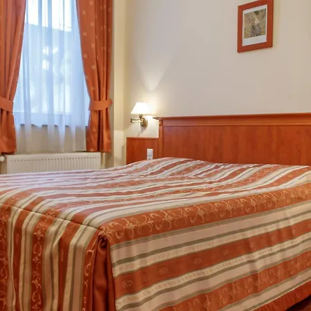 Pannon Hotel Maganparkoloval, With Private Parking Lot, Bejelentkezes 20 Oraig,Check-In Until 20 O'Clock Hotel