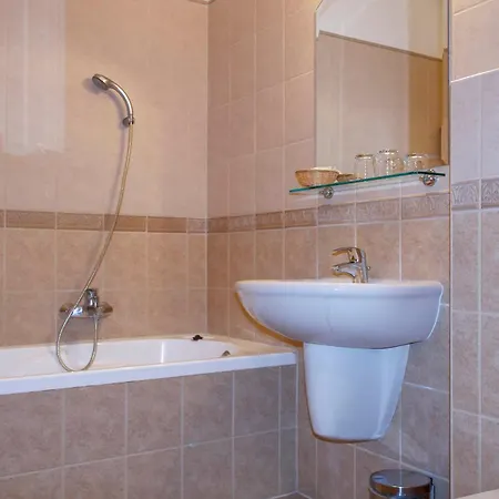Pannon Hotel Maganparkoloval, With Private Parking Lot, Bejelentkezes 20 Oraig,Check-In Until 20 O'Clock 3* Mohacs