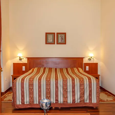 Pannon Hotel Maganparkoloval, With Private Parking Lot, Bejelentkezes 20 Oraig,Check-In Until 20 O'Clock Mohacs