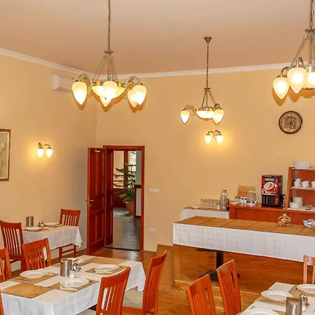Pannon Hotel Maganparkoloval, With Private Parking Lot, Bejelentkezes 20 Oraig,Check-In Until 20 O'Clock Hotel 3*