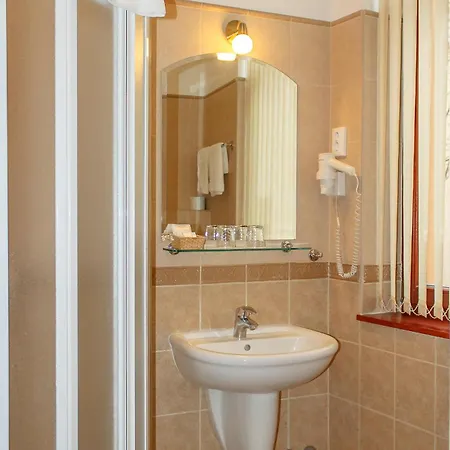 Pannon Hotel Maganparkoloval, With Private Parking Lot, Bejelentkezes 20 Oraig,Check-In Until 20 O'Clock Hotel 3*