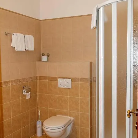 Pannon Hotel Maganparkoloval, With Private Parking Lot, Bejelentkezes 20 Oraig,Check-In Until 20 O'Clock
