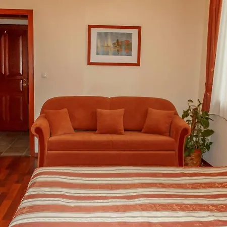 Pannon Hotel Maganparkoloval, With Private Parking Lot, Bejelentkezes 20 Oraig,Check-In Until 20 O'Clock Hotel