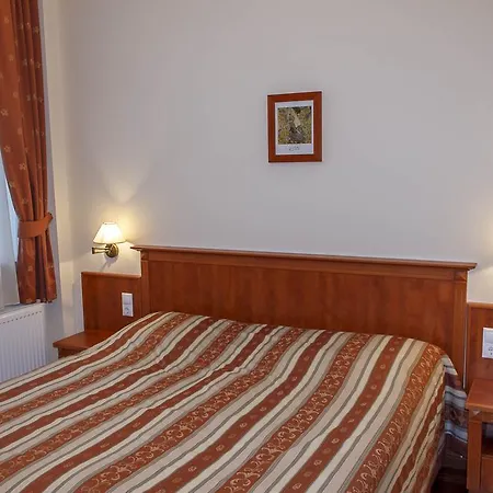 Pannon Hotel Maganparkoloval, With Private Parking Lot, Bejelentkezes 20 Oraig,Check-In Until 20 O'Clock Hotel 3*