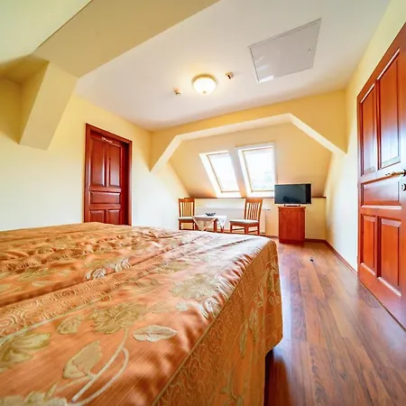 Pannon Hotel Maganparkoloval, With Private Parking Lot, Bejelentkezes 20 Oraig,Check-In Until 20 O'Clock Hotel Mohacs