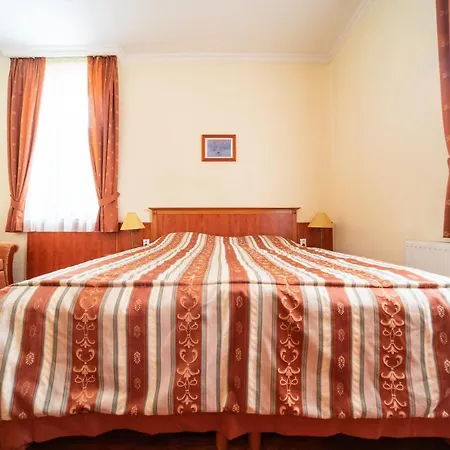 Hotel Pannon Hotel Maganparkoloval, With Private Parking Lot, Bejelentkezes 20 Oraig,Check-In Until 20 O'Clock Mohacs