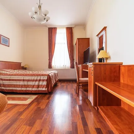 Pannon Bejelentkezes 20 Oraig, Check-in Until 20 O'clock, Einchecken Bis 20 Uhr Mohács