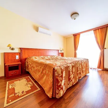 Hotel Pannon Hotel Maganparkoloval, With Private Parking Lot, Bejelentkezes 20 Oraig,Check-In Until 20 O'Clock 3*