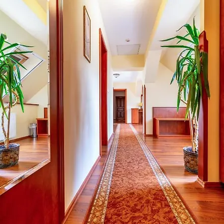 فندق Pannon Bejelentkezes 20 Oraig, Check-in Until 20 O'clock, Einchecken Bis 20 Uhr