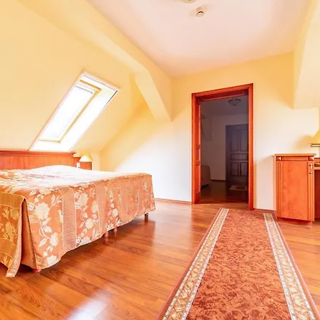 Pannon Hotel Maganparkoloval, With Private Parking Lot, Bejelentkezes 20 Oraig,Check-In Until 20 O'Clock Hotel