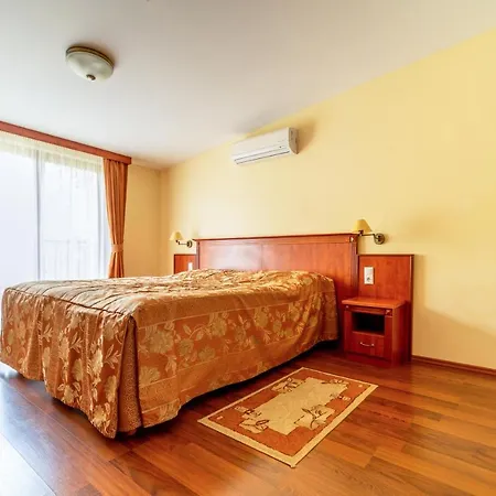 Pannon Hotel Maganparkoloval, With Private Parking Lot, Bejelentkezes 20 Oraig,Check-In Until 20 O'Clock Hotel