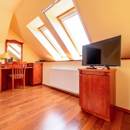 Pannon Hotel Maganparkoloval, With Private Parking Lot, Bejelentkezes 20 Oraig,Check-In Until 20 O'Clock Hotel Mohacs