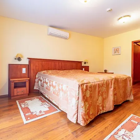 Pannon Bejelentkezes 20 Oraig, Check-in Until 20 O'clock, Einchecken Bis 20 Uhr 莫哈奇