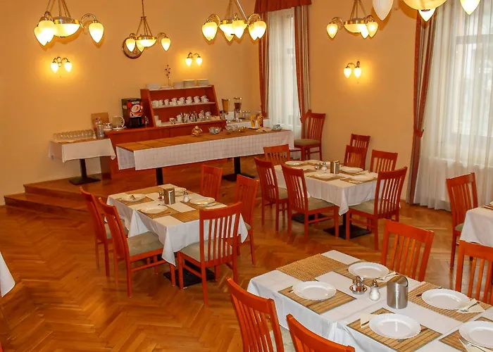 호텔 Pannon Bejelentkezes 20 Oraig, Check-in Until 20 O'clock, Einchecken Bis 20 Uhr