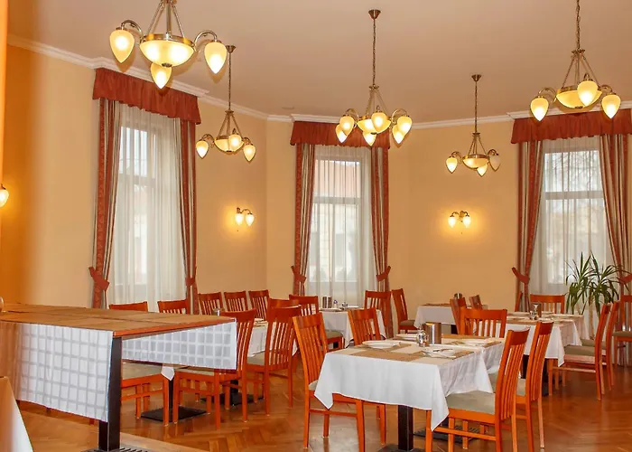 호텔 Pannon Bejelentkezes 20 Oraig, Check-in Until 20 O'clock, Einchecken Bis 20 Uhr Mohács