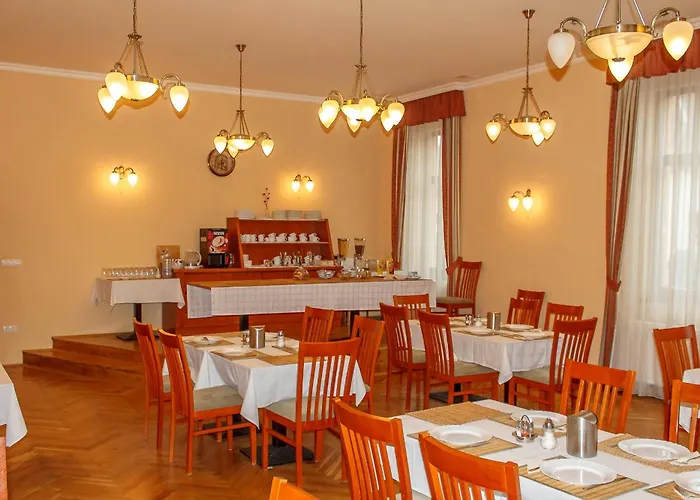 Pannon Bejelentkezes 20 Oraig, Check-in Until 20 O'clock, Einchecken Bis 20 Uhr Mohács