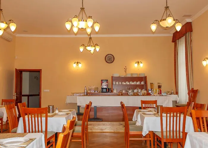 호텔 Pannon Bejelentkezes 20 Oraig, Check-in Until 20 O'clock, Einchecken Bis 20 Uhr