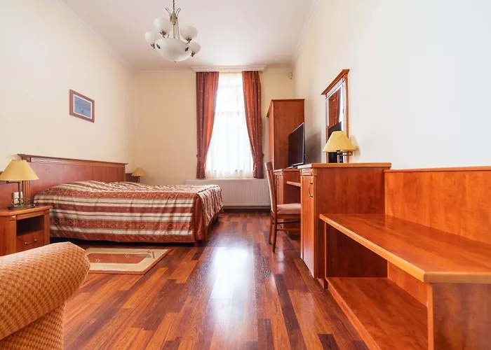 Pannon Bejelentkezes 20 Oraig, Check-in Until 20 O'clock, Einchecken Bis 20 Uhr Mohács
