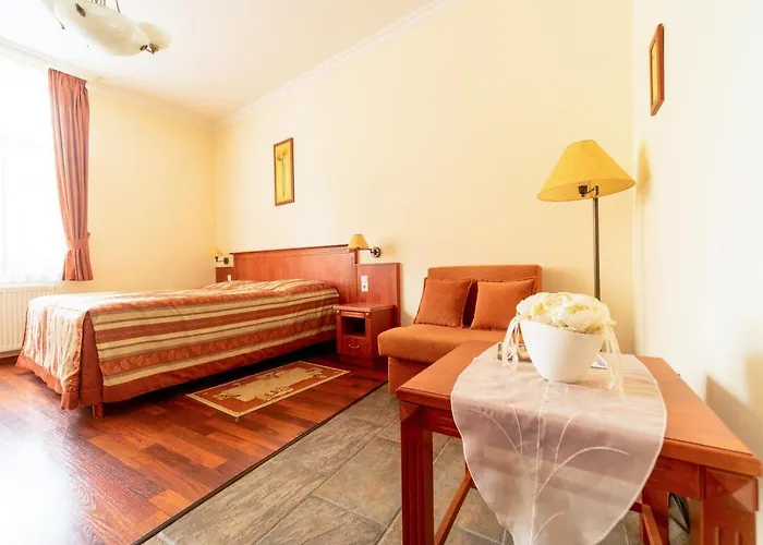 호텔 Pannon Bejelentkezes 20 Oraig, Check-in Until 20 O'clock, Einchecken Bis 20 Uhr