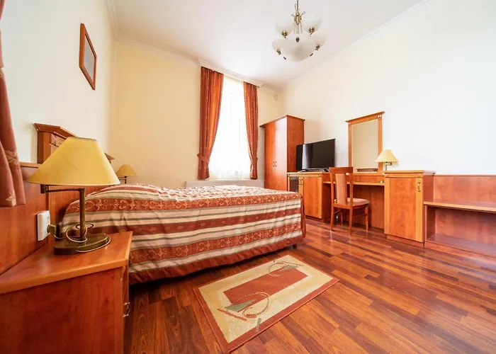 호텔 Pannon Bejelentkezes 20 Oraig, Check-in Until 20 O'clock, Einchecken Bis 20 Uhr